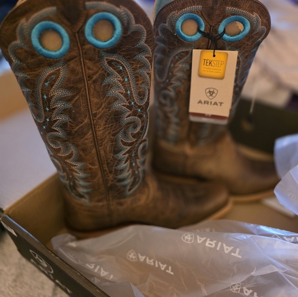 Ariat Cowboy Boots - Picture 5 of 5